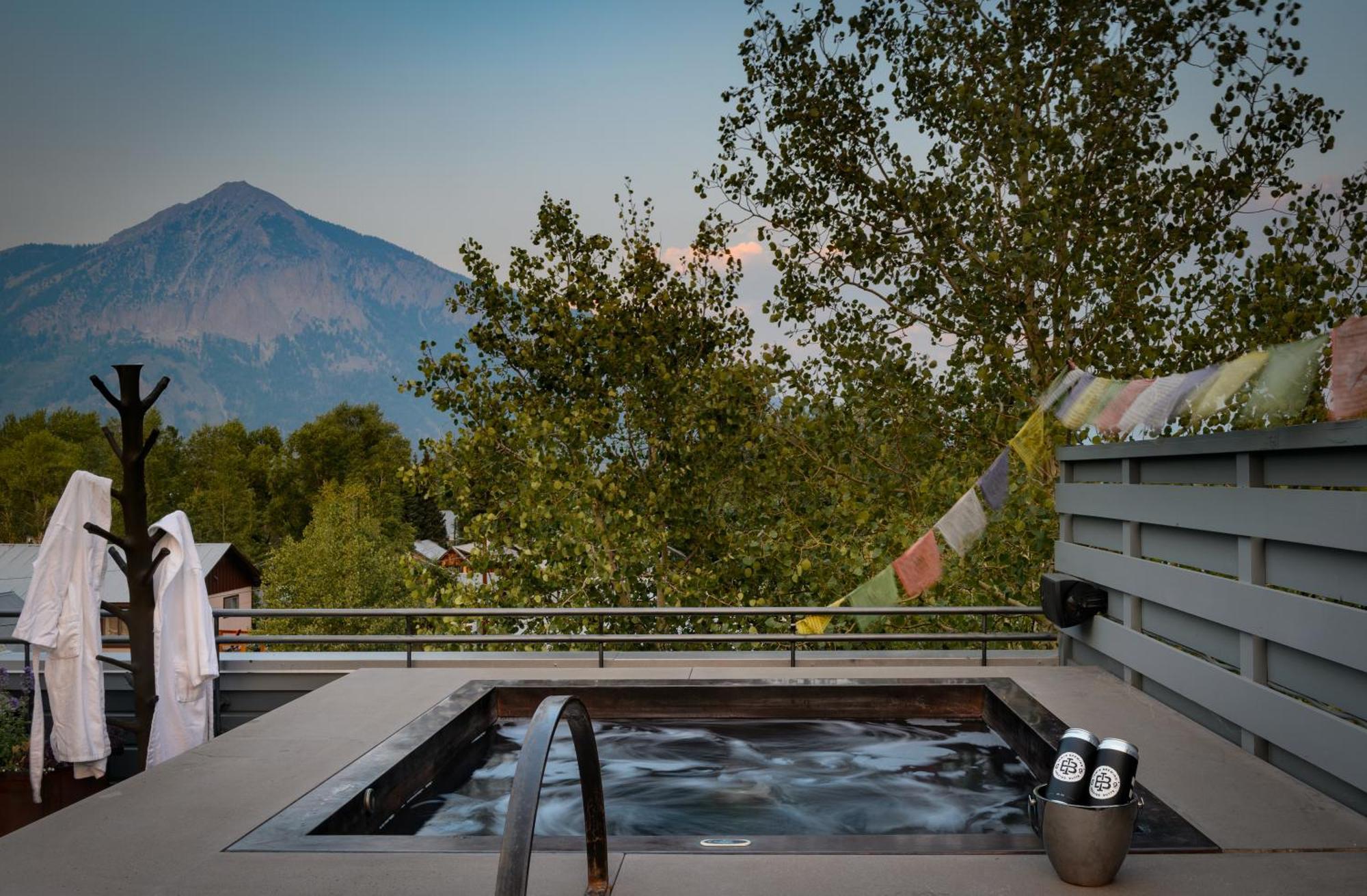 Eleven Scarp Ridge Lodge Крестед-Б'ютт Екстер'єр фото